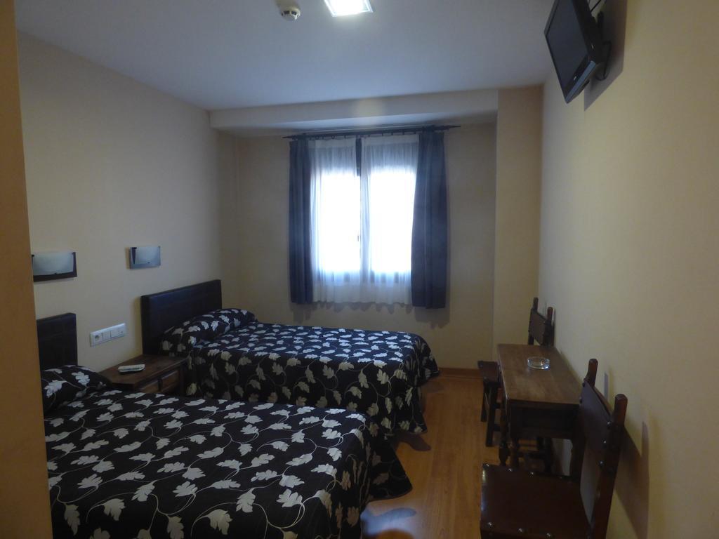 Hostal La Perdiz Sonseca ภายนอก รูปภาพ