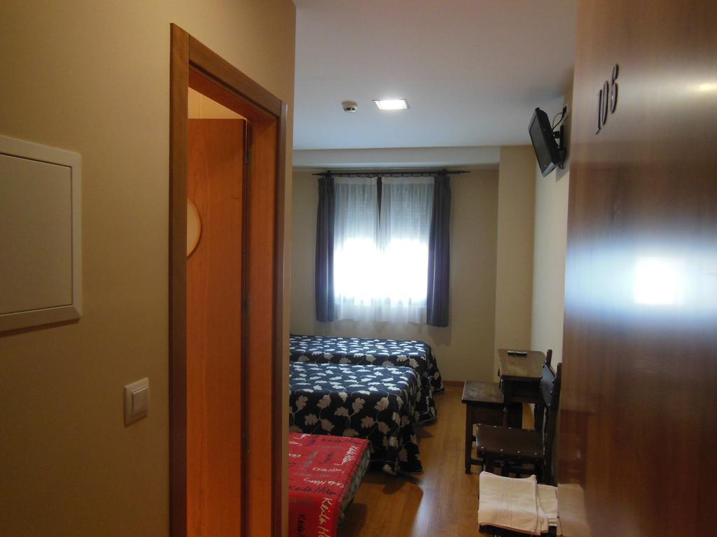 Hostal La Perdiz Sonseca ภายนอก รูปภาพ